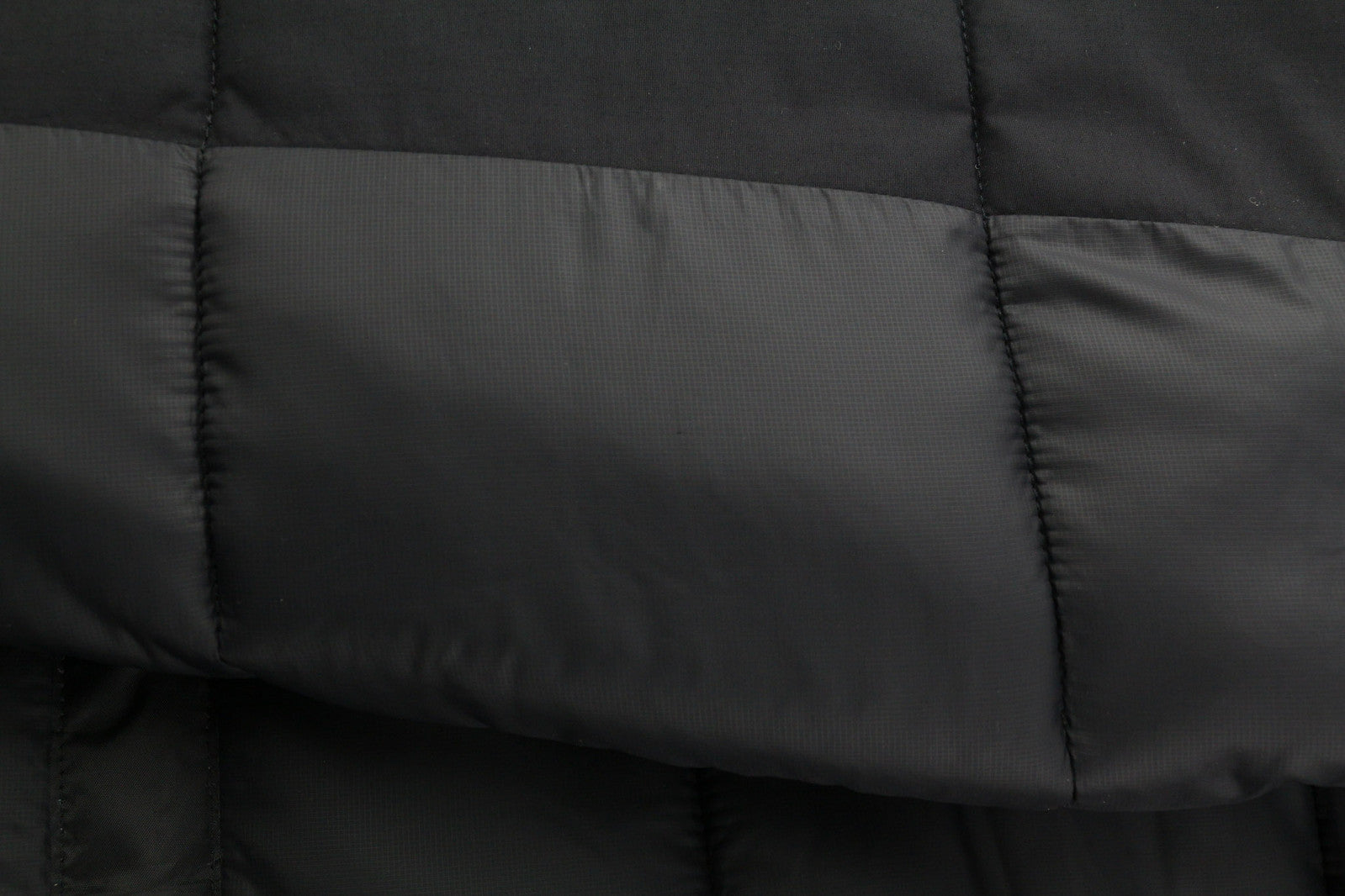 THE NORTH FACE Himalayan Parka vyriška striukė su užtrauktuku ir izoliacija, tamsi, dygsniuota. 