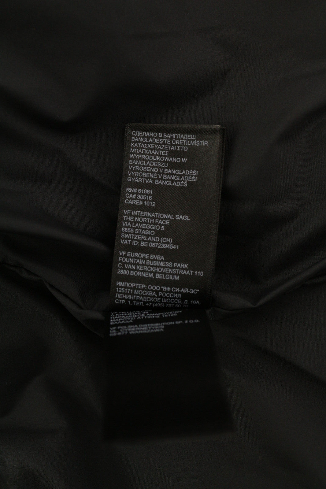 „The North Face Himalayan Parka“ vyriška striukė, tamsi, su pilnu užtrauktuku, dygsniuota. 