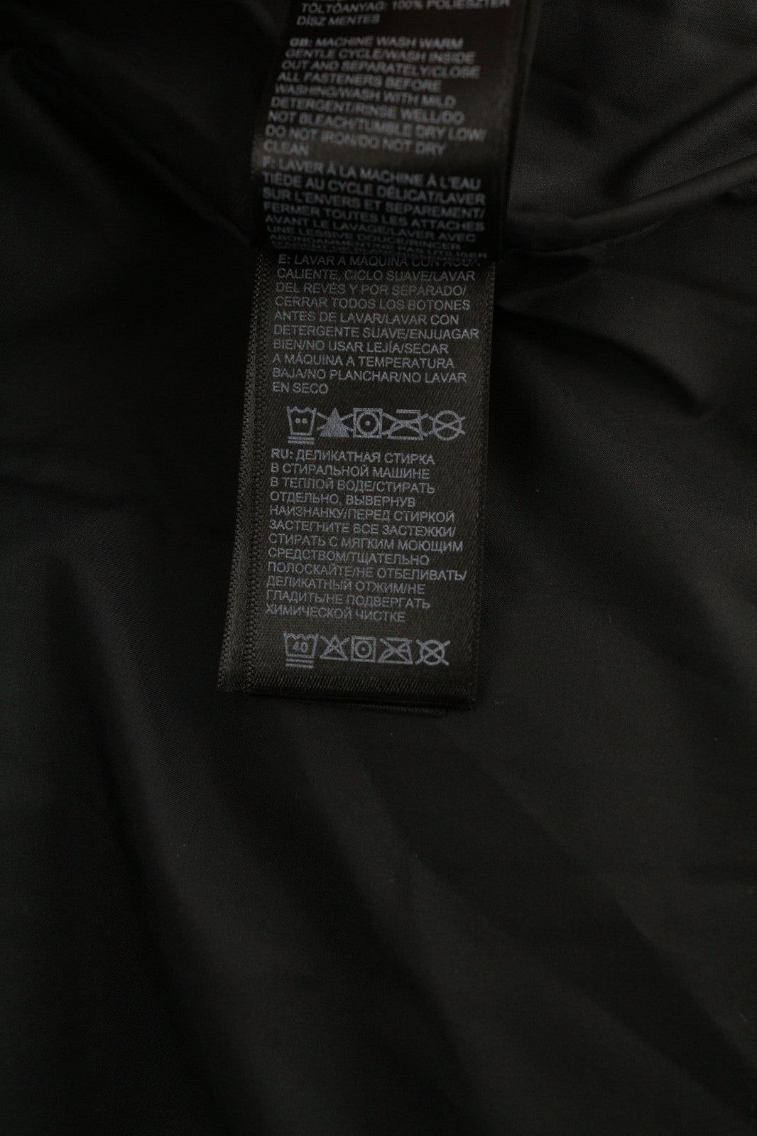 „The North Face Himalayan Parka“ vyriška striukė, tamsi, su pilnu užtrauktuku, dygsniuota. 