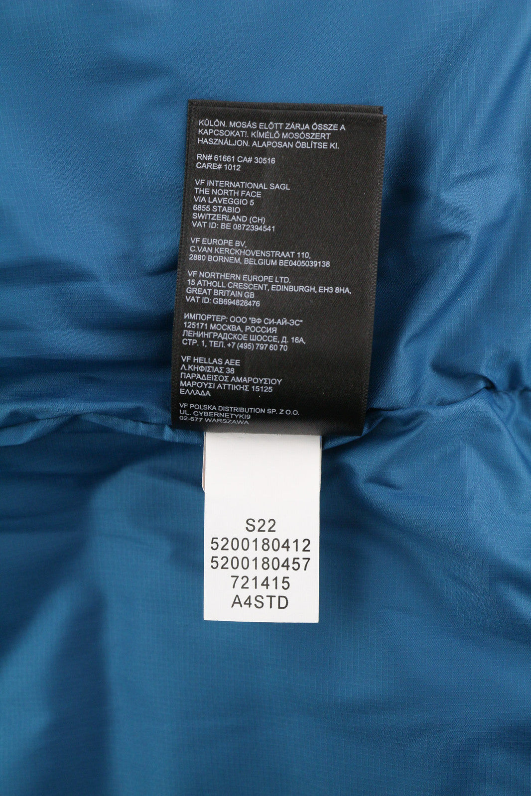 „THE NORTH FACE“ vyriška striukė XS, mėlyna, su pilnu užtrauktuku, izoliacija, gobtuvu, pamušalu ir dygsniuotu logotipu. 