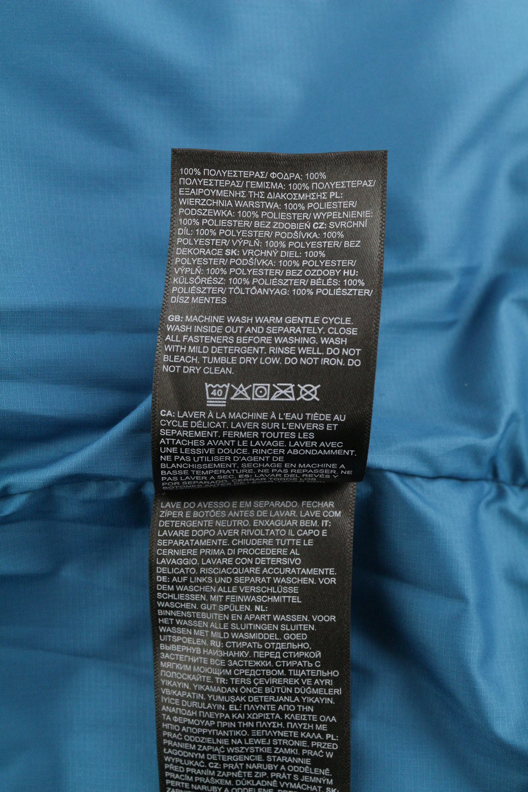 „THE NORTH FACE“ vyriška striukė XS, mėlyna, su pilnu užtrauktuku, izoliacija, gobtuvu, pamušalu ir dygsniuotu logotipu. 