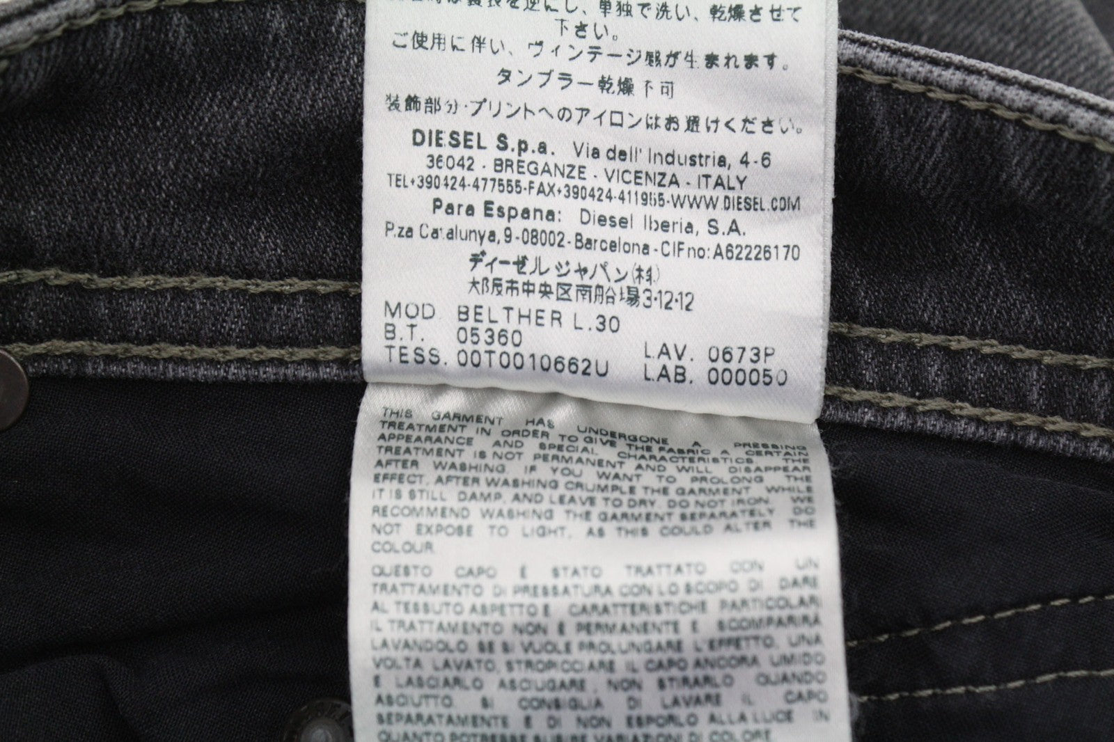 DIESEL Belther 0673P vyriški džinsai W27/L30 Regular Slim Tapered Distress Buttons 
