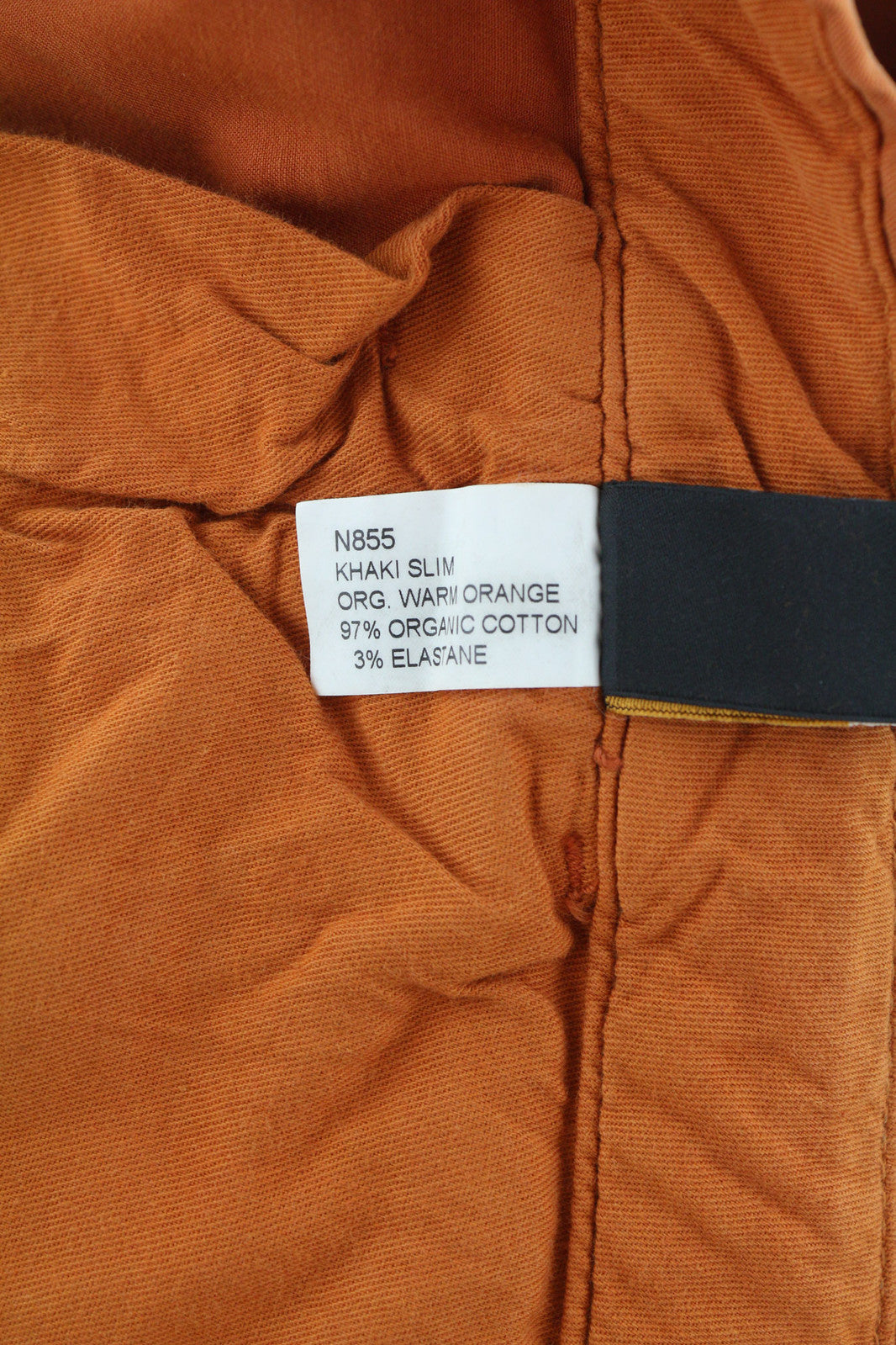 NUDIE JEANS Khaki spalvos plonos vyriškos kelnės W28/L30 ekologiškos, šiltos oranžinės spalvos, laisvalaikio stiliaus chino džinsai su užtrauktuku 