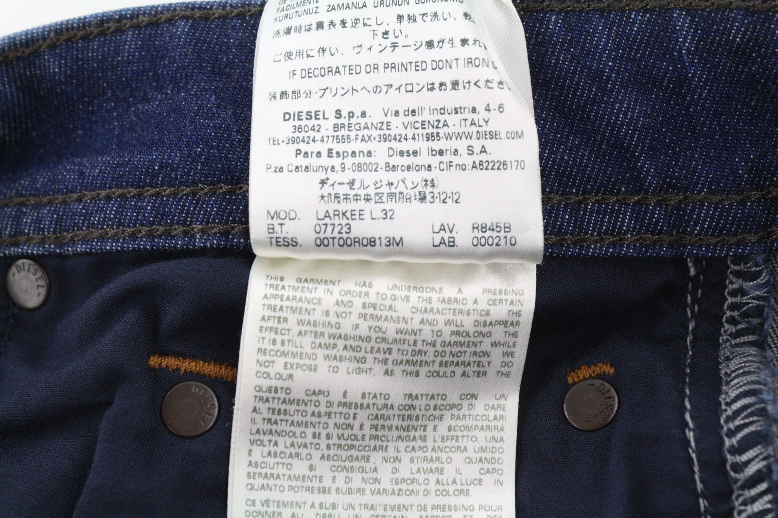 DIESEL Larkee R845B vyriški džinsai W28/L32 Regular Straight Tamprūs, skalbti, su sagomis 