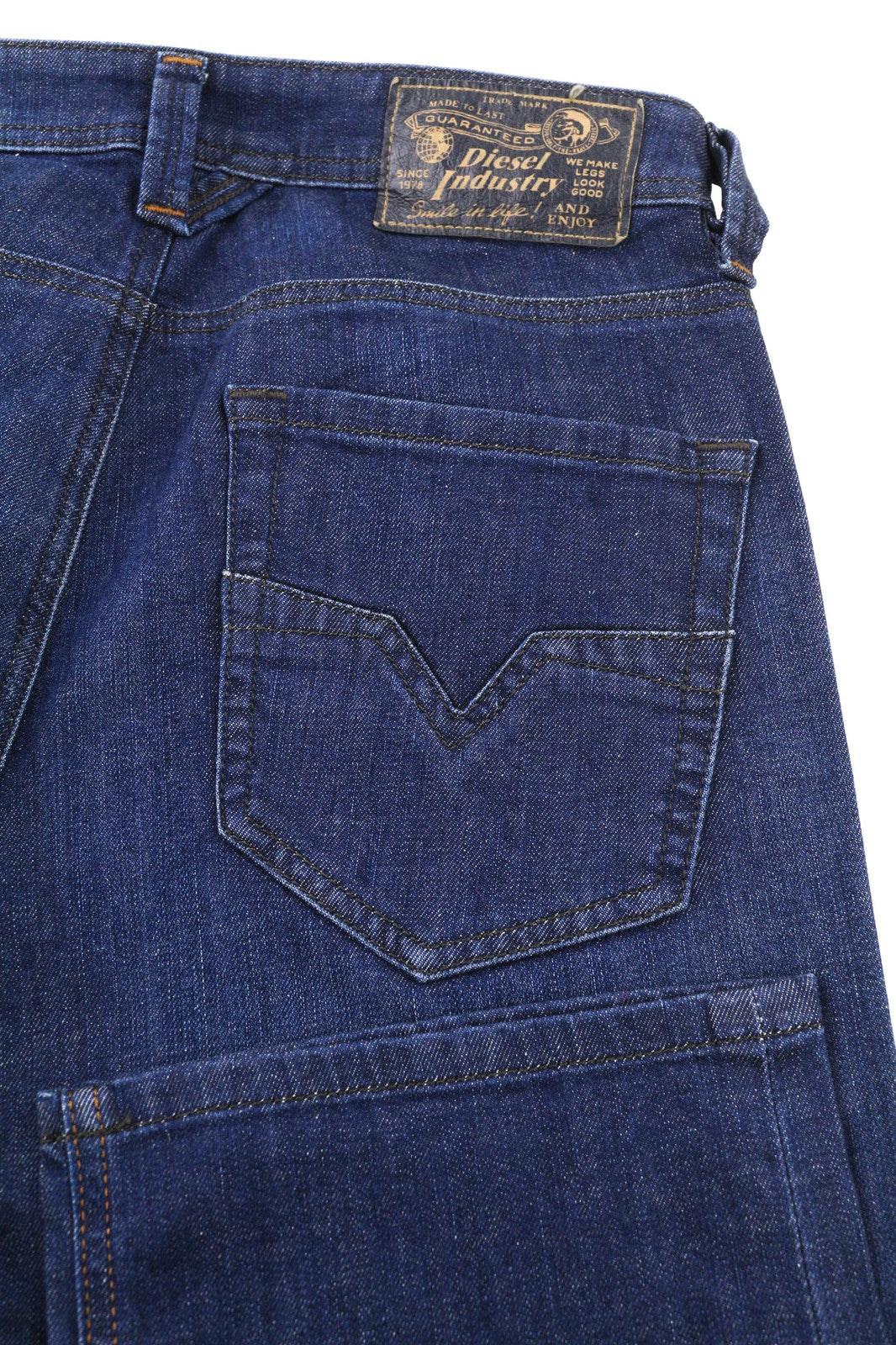 DIESEL Larkee R845B vyriški džinsai W28/L32 Regular Straight Tamprūs, skalbti, su sagomis 