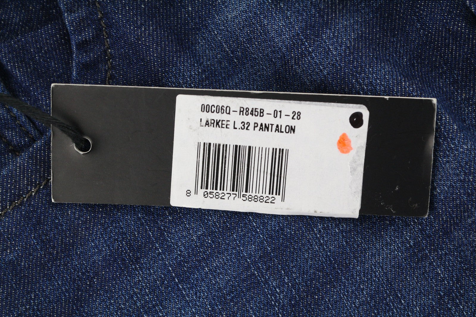 DIESEL Larkee R845B vyriški džinsai W28/L32 Regular Straight Tamprūs, skalbti, su sagomis 