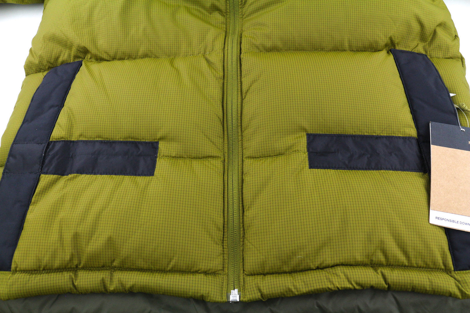 „THE NORTH FACE Diablo“ pūkinė vyriška striukė M 700 su izoliacija ir logotipu bei pūkuota danga. 