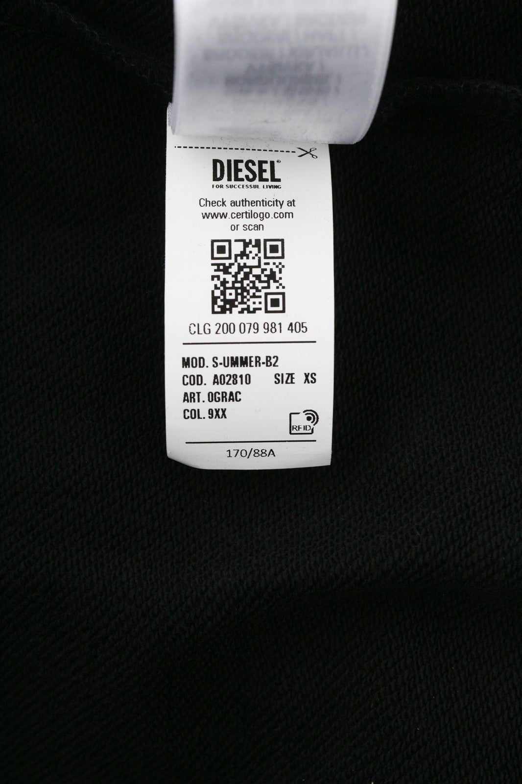 DIESEL S-Ummer-B2 džemperis su gobtuvu XS dydžio, juodas, su kengūros kišene ir gobtuvu. RRP150