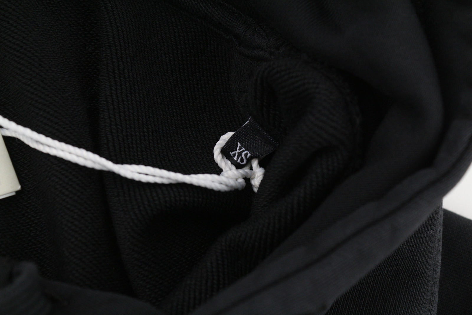 DIESEL PR-Ginn-Hood-P1 džemperis su gobtuvu XS dydžio, juodas, su kengūros kišene ir gobtuvu. RRP195