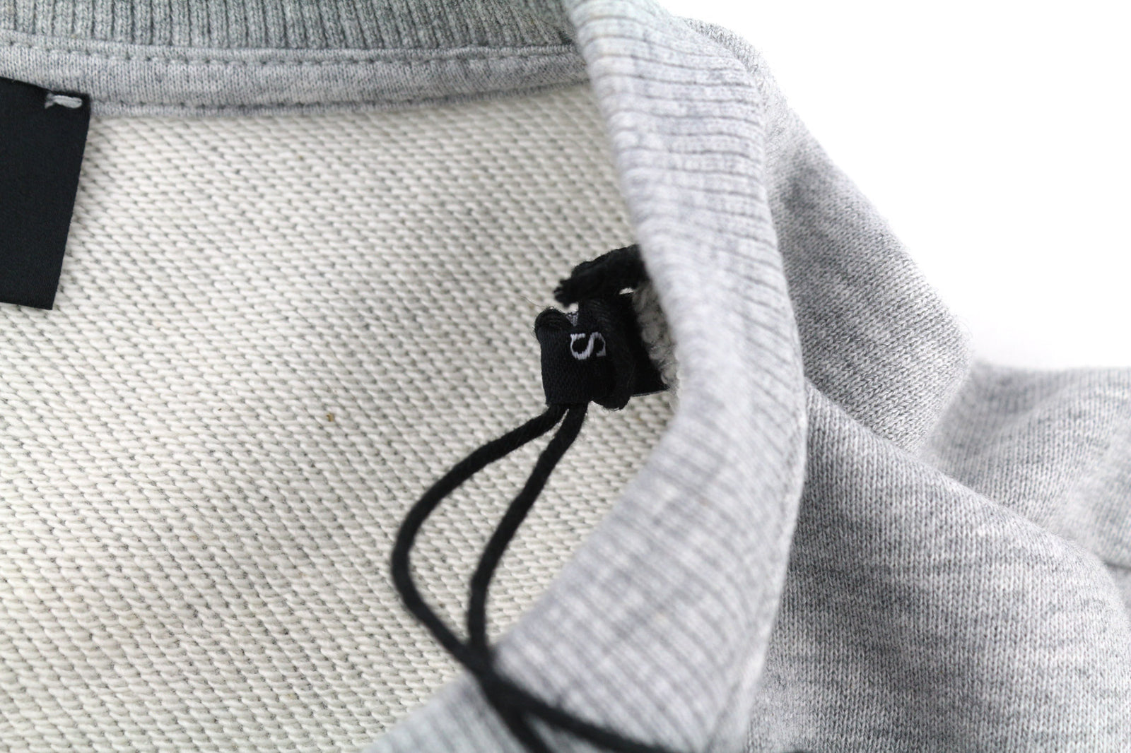 DIESEL S-Girk vyriškas džemperis su pilka apvalia kaklo iškirpte, melanžo logotipu, ilgomis rankovėmis. 