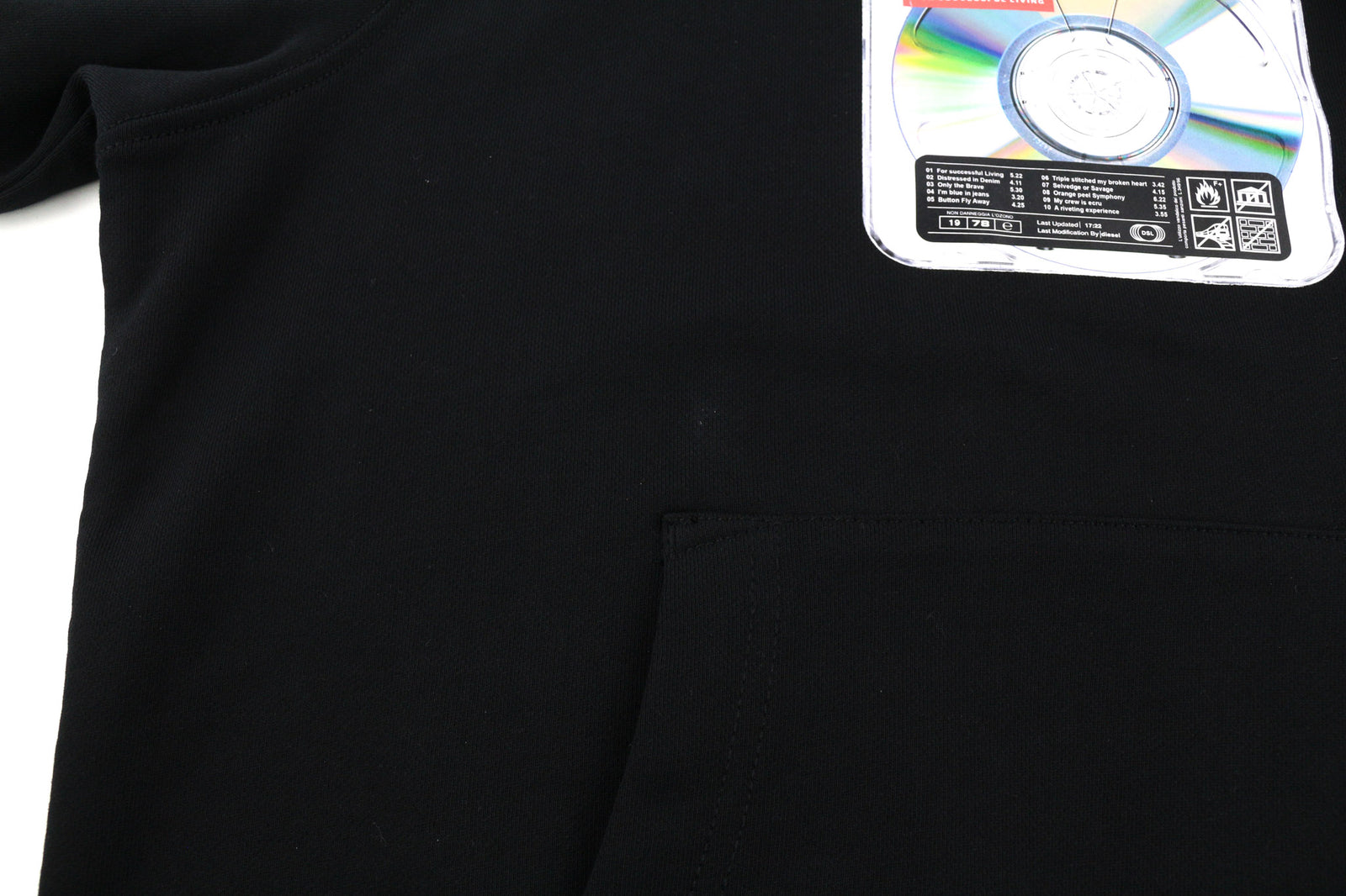 DIESEL S-Ginn-Hood-E6 unisex džemperis su gobtuvu S dydžio, juodas, megztinis priekyje, logotipo dirželiais, rekomenduojama kaina – 175 € 