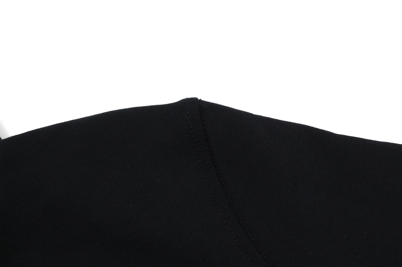 DIESEL S-Ginn-Hood-E6 unisex džemperis su gobtuvu S dydžio, juodas, megztinis priekyje, logotipo dirželiais, rekomenduojama kaina – 175 € 