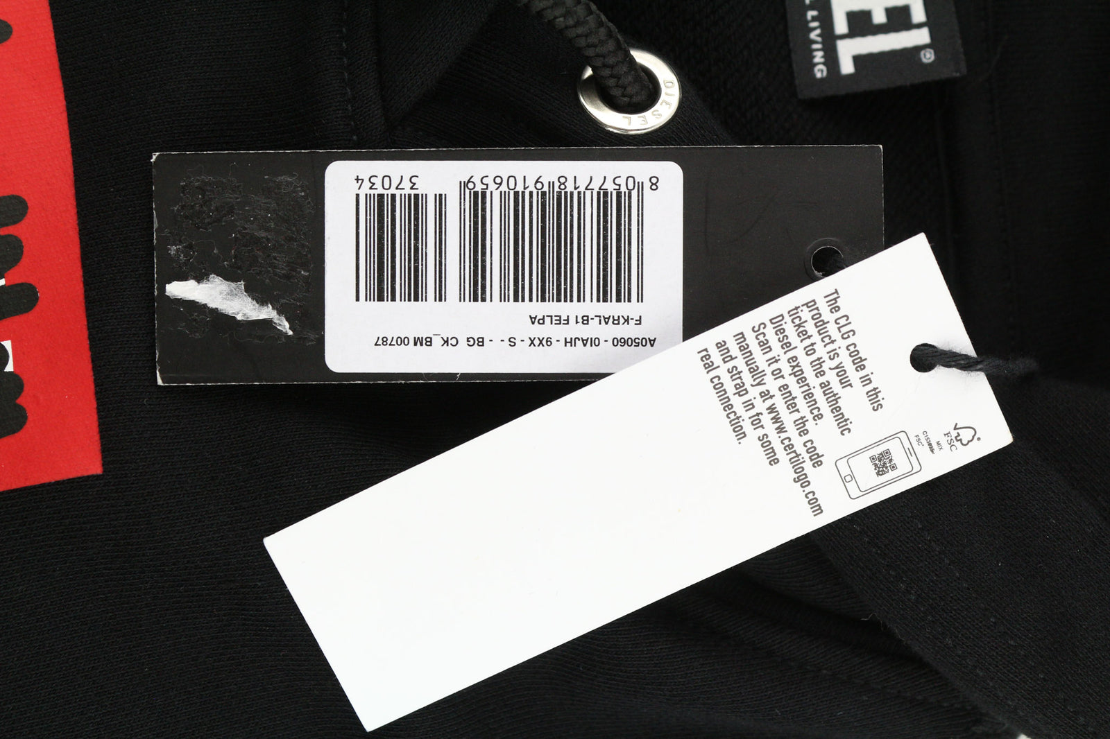 DIESEL F-Kral-B1 moteriškas džemperis su gobtuvu S, juodas, trumpintas priekis, ilgomis rankovėmis, rekomenduojama kaina – 180 € 