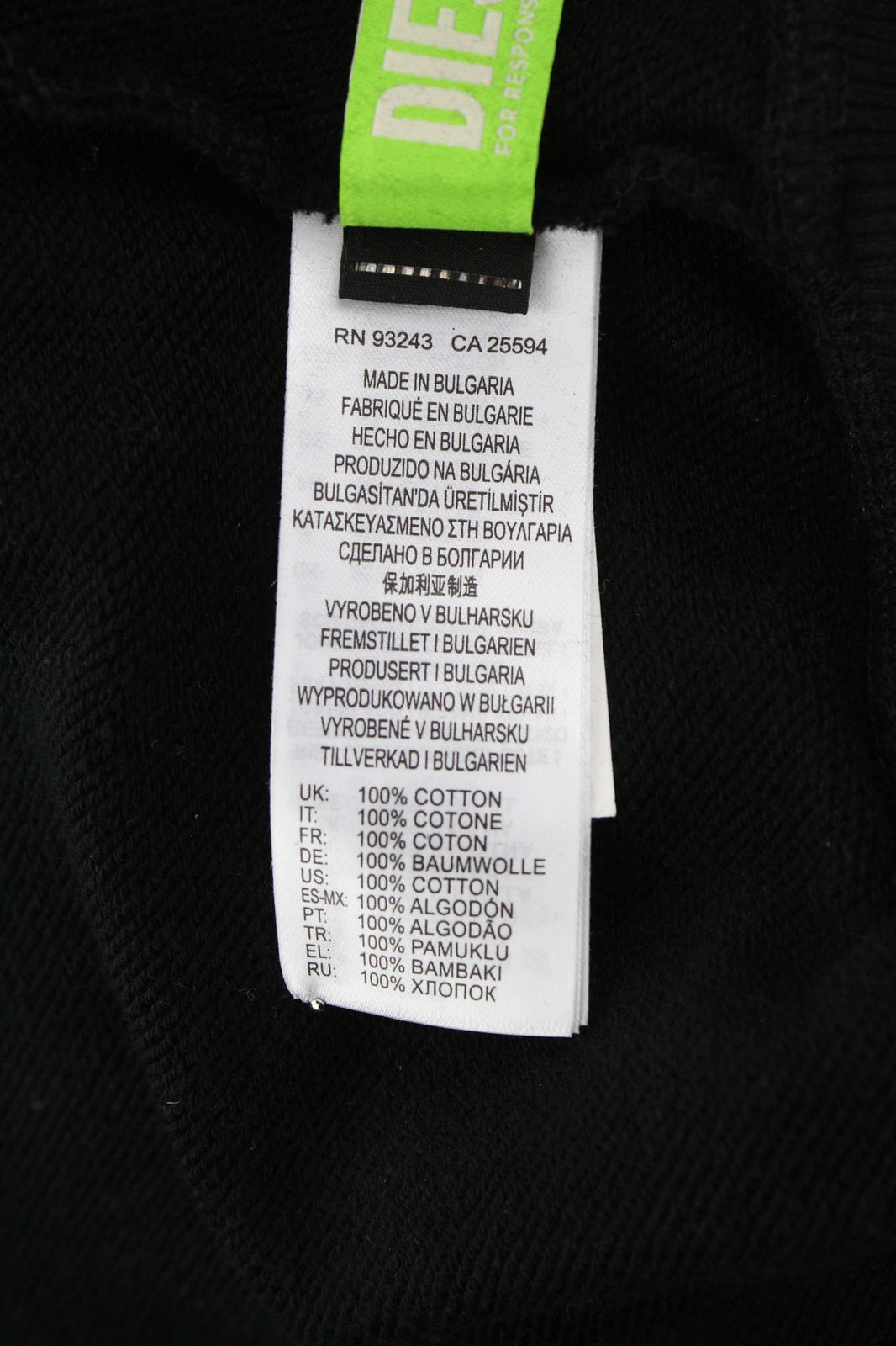 DIESEL F-Kral-B1 moteriškas džemperis su gobtuvu S, juodas, trumpintas priekis, ilgomis rankovėmis, rekomenduojama kaina – 180 € 