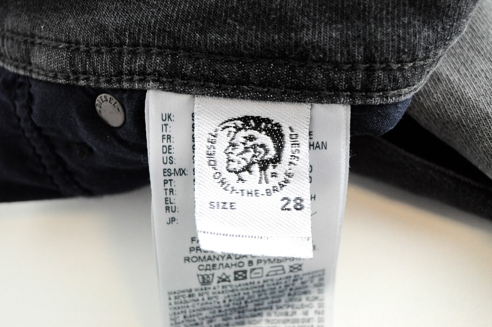 DIESEL Krooley CB-NE 069EM vyriški džinsai W28 Jogg Sweat pilki, ploni, plėšyti* 