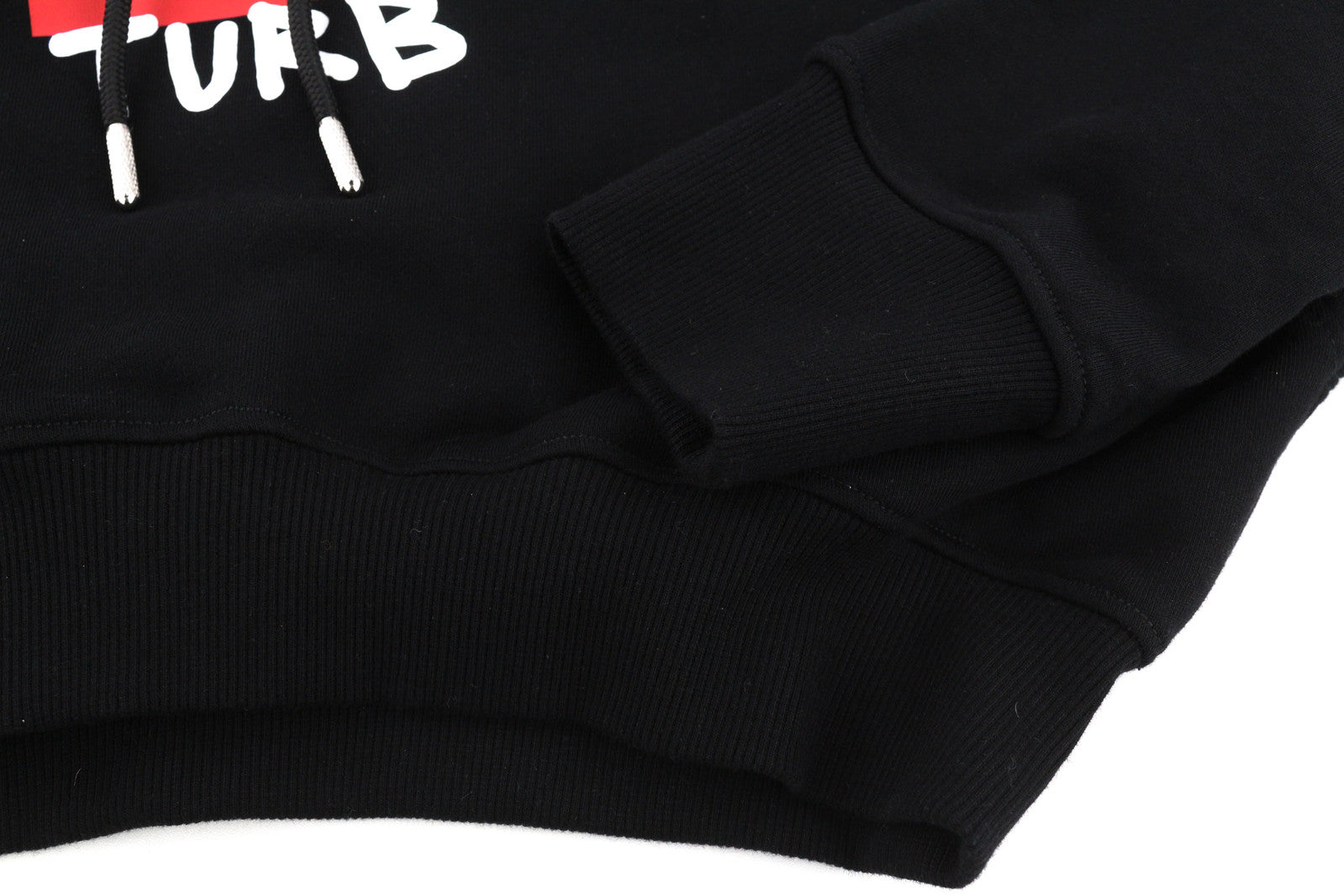 DIESEL F-Kral-B1 moteriškas džemperis su gobtuvu S dydžio, juodas, su trumpintais priekiniais logotipo dirželiais. Rekomenduojama kaina – 180 €. 