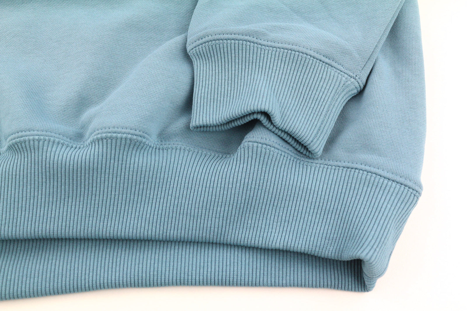 DIESEL S-Ummer-B2 unisex džemperis su gobtuvu XS dydžio, mėlynas megztinis su kengūros kišene ir dirželiu, rekomenduojama kaina – 150 € 