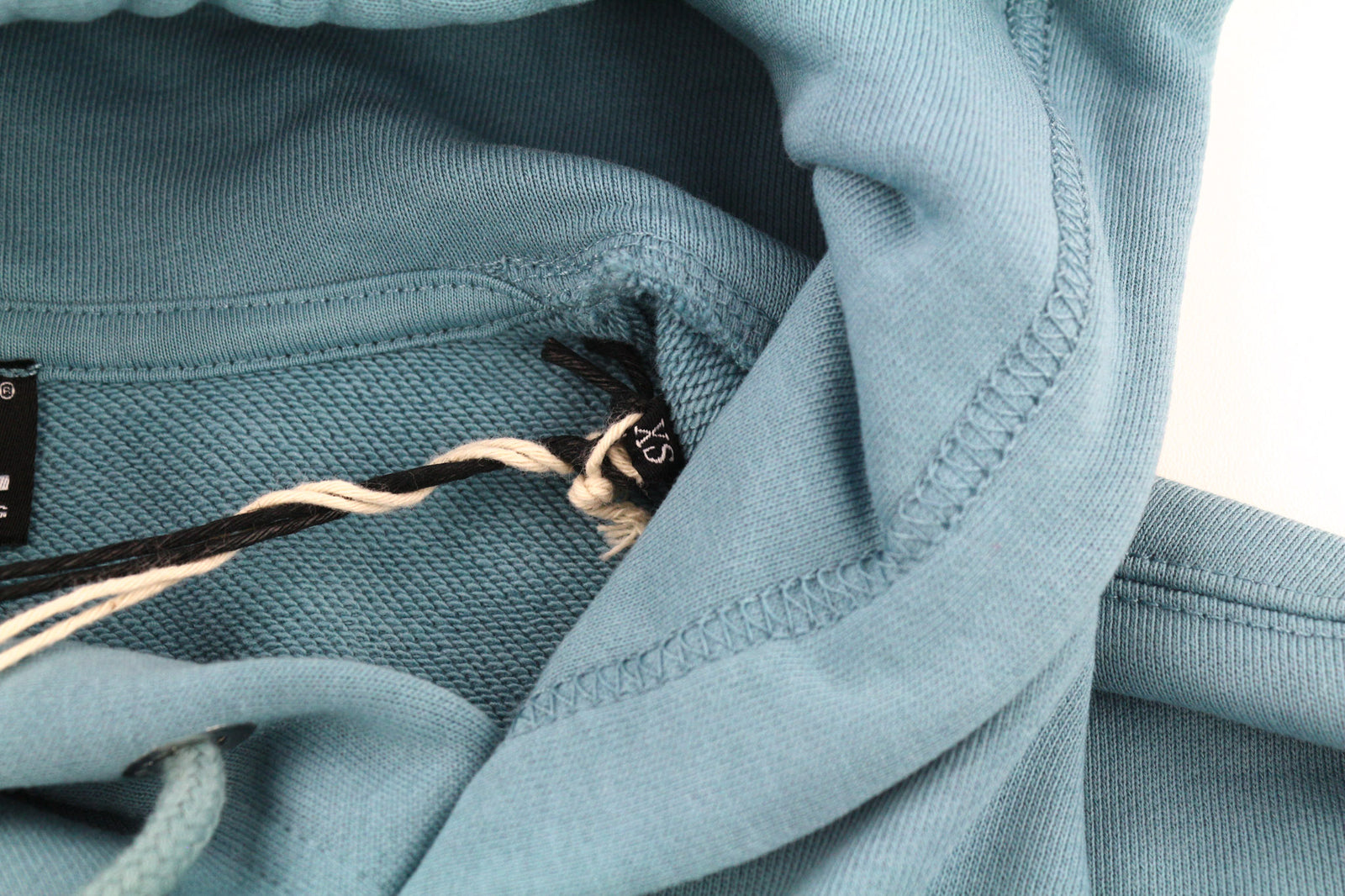 DIESEL S-Ummer-B2 unisex džemperis su gobtuvu XS dydžio, mėlynas megztinis su kengūros kišene ir dirželiu, rekomenduojama kaina – 150 € 