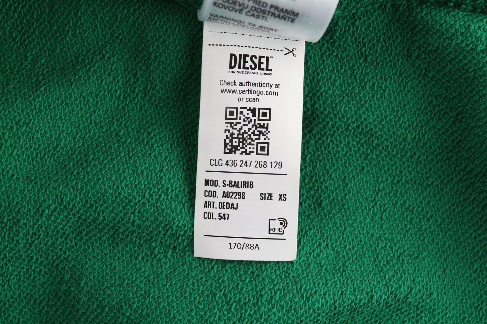 DIESEL S-Balirib unisex džemperis su gobtuvu XS dydžio, žalias, megztinis su kengūros kišenėmis, rekomenduojama kaina – 175 € 