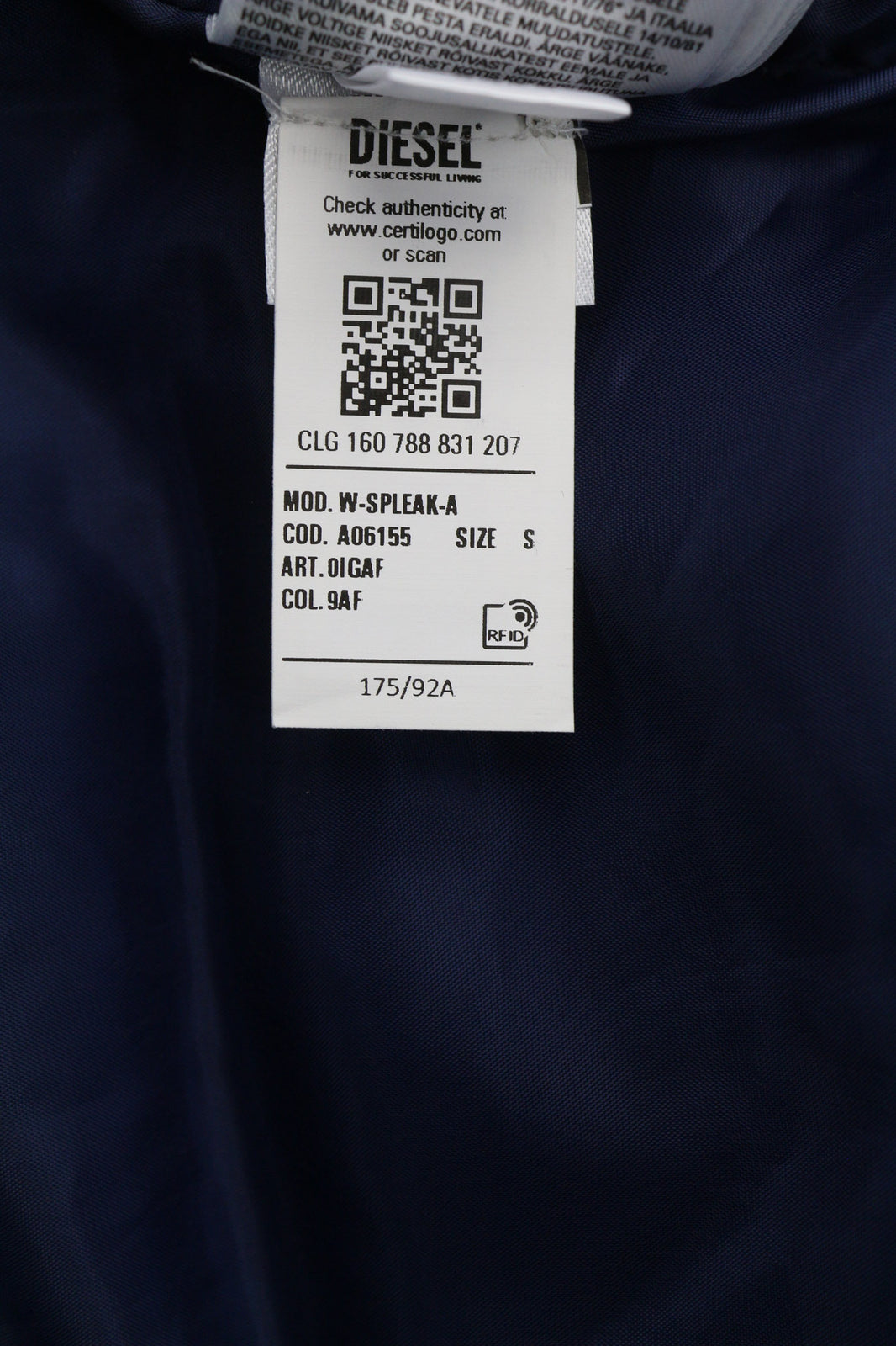 DIESEL W-Spleak-A vyriška striukė S, mėlyna, skalbta, didelė bomber striukė su izoliacija, rekomenduojama kaina – 325 € 