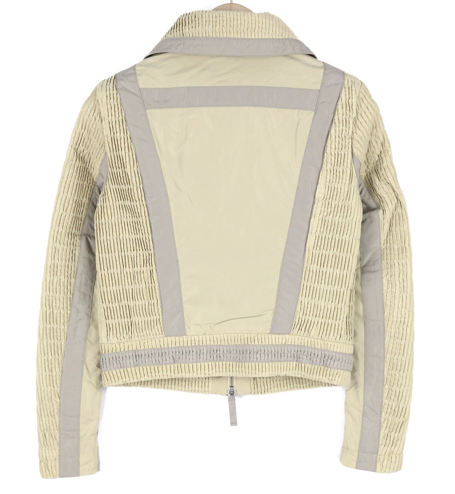 DIESEL G-Ritas moteriška striukė S, smėlio spalvos, tekstūruota, vienguba eilė, rekomenduojama kaina – 250 € 