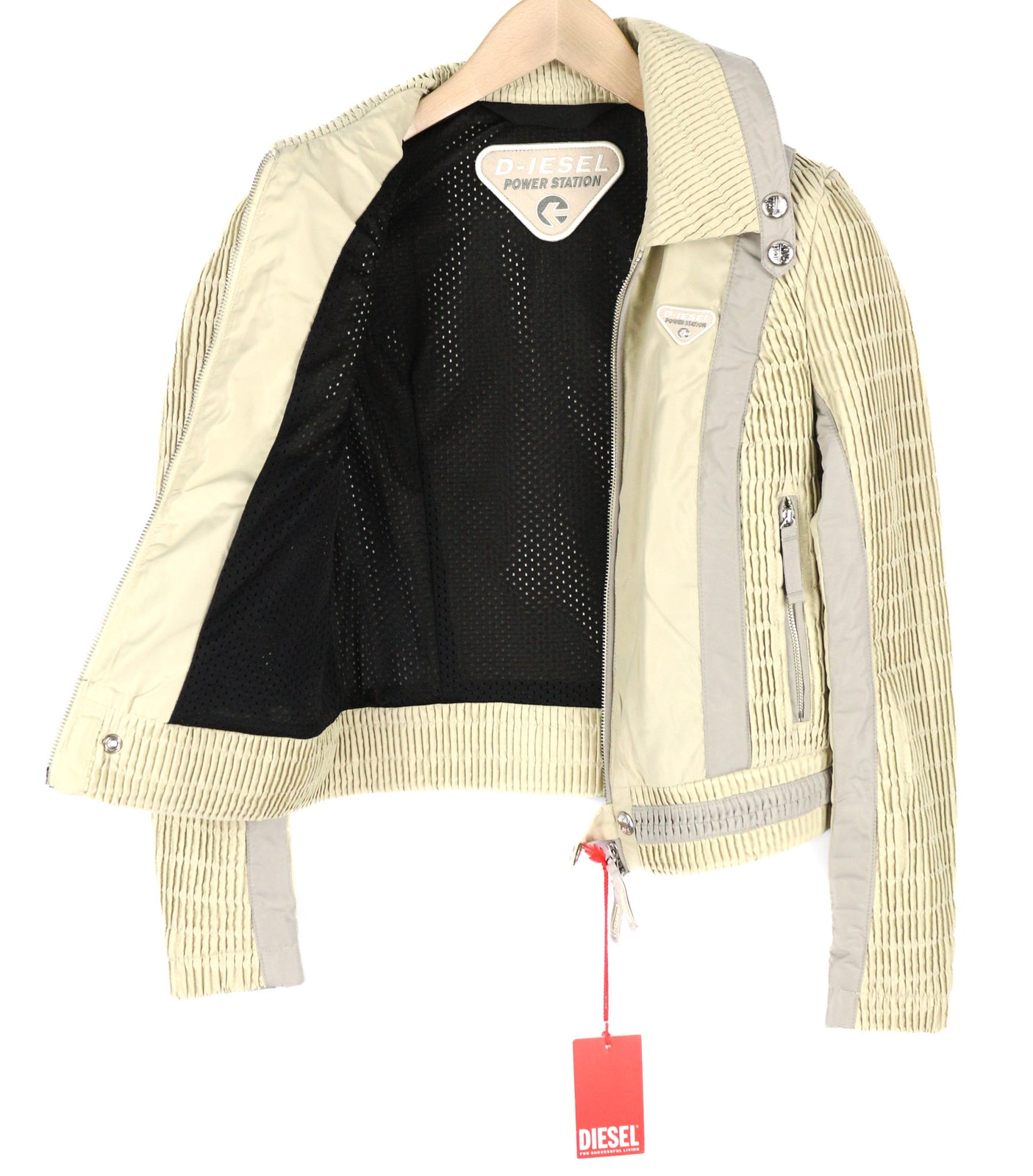 DIESEL G-Ritas moteriška striukė S, smėlio spalvos, tekstūruota, vienguba eilė, rekomenduojama kaina – 250 € 