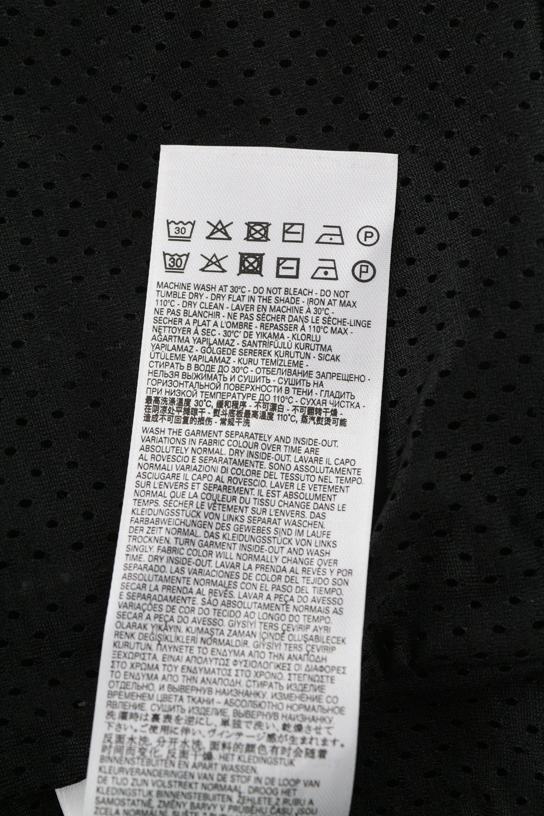 DIESEL G-Ritas moteriškas švarkas S, juodas, tekstūruotas, vieneilis apykaklė, rekomenduojama kaina – 250 € 