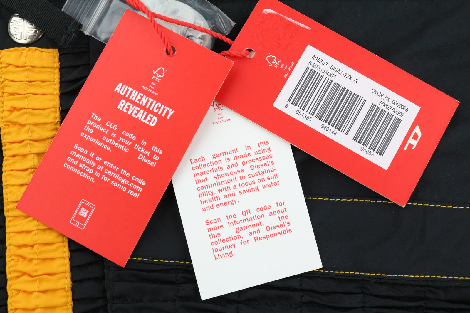 DIESEL G-Ritas moteriškas švarkas S, juodas, tekstūruotas, vieneilis apykaklė, rekomenduojama kaina – 250 € 