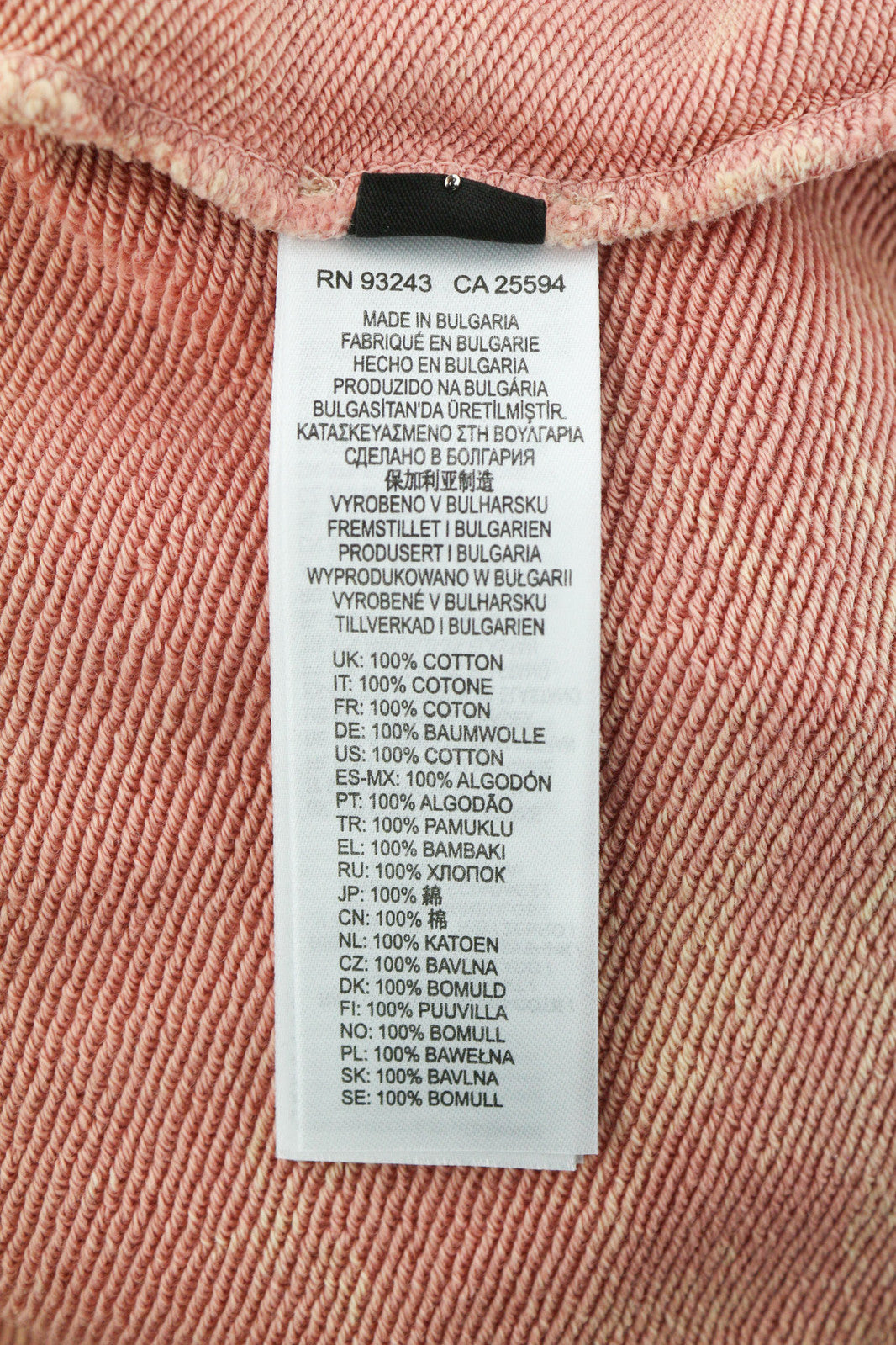 DIESEL F-Mikky moteriškas džemperis su gobtuvu S, persikų spalvos, su asimetriška kišene ir gobtuvu. Rekomenduojama kaina – 195 €. 