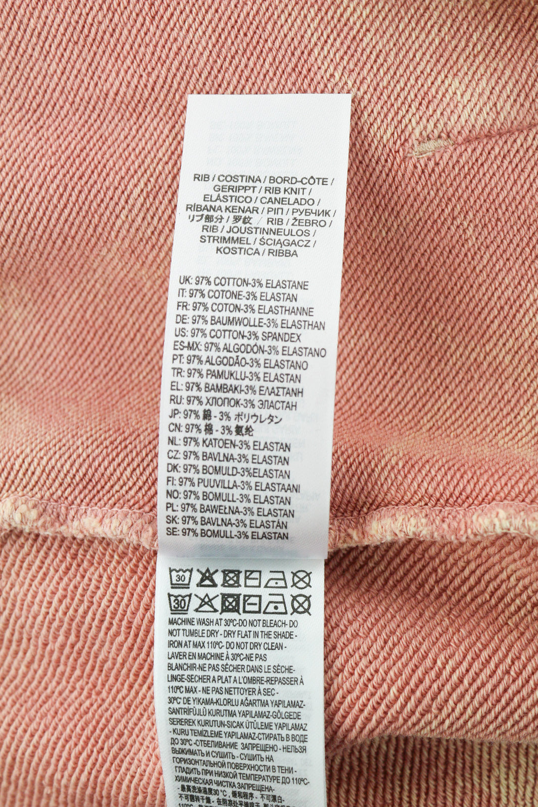 DIESEL F-Mikky moteriškas džemperis su gobtuvu S, persikų spalvos, su asimetriška kišene ir gobtuvu. Rekomenduojama kaina – 195 €. 