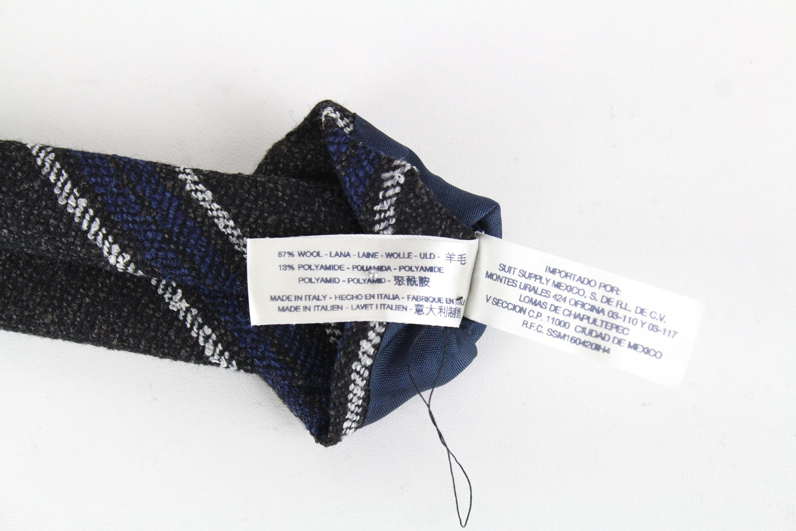 SUITSUPPLY vyriškas kaklaraištis 150 x 8 cm pilkai mėlynas vilnonis šilkas dryžuotas smailiu galu klasikinis 