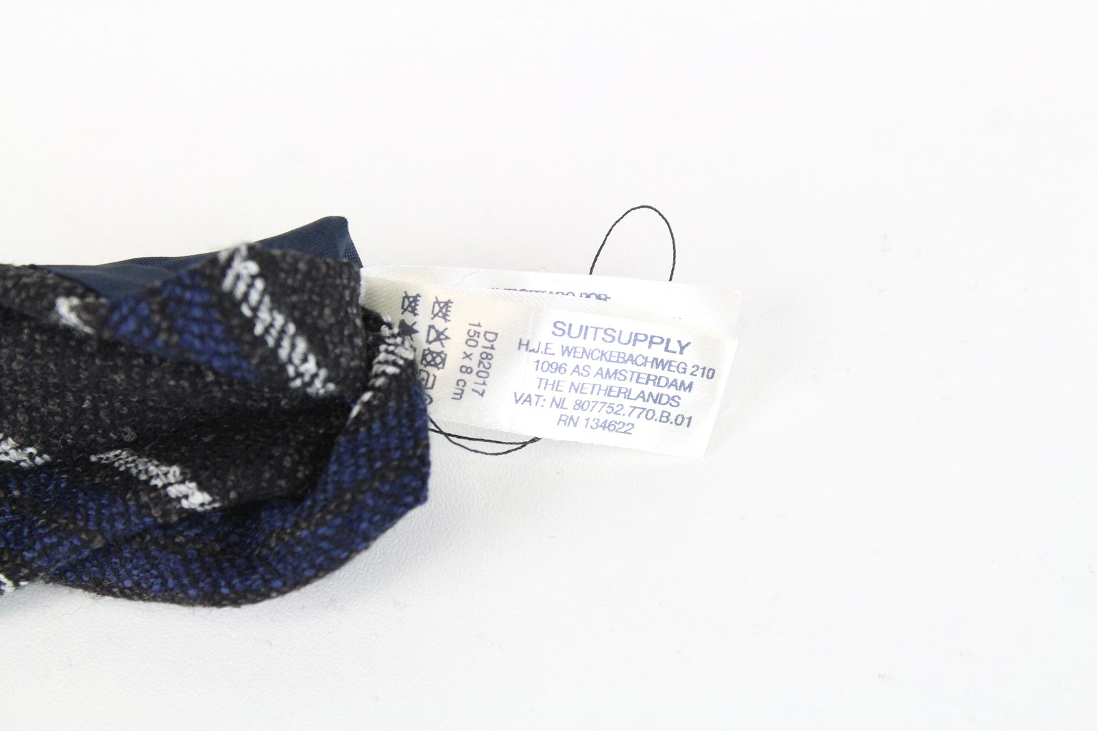 SUITSUPPLY vyriškas kaklaraištis 150 x 8 cm pilkai mėlynas vilnonis šilkas dryžuotas smailiu galu klasikinis 