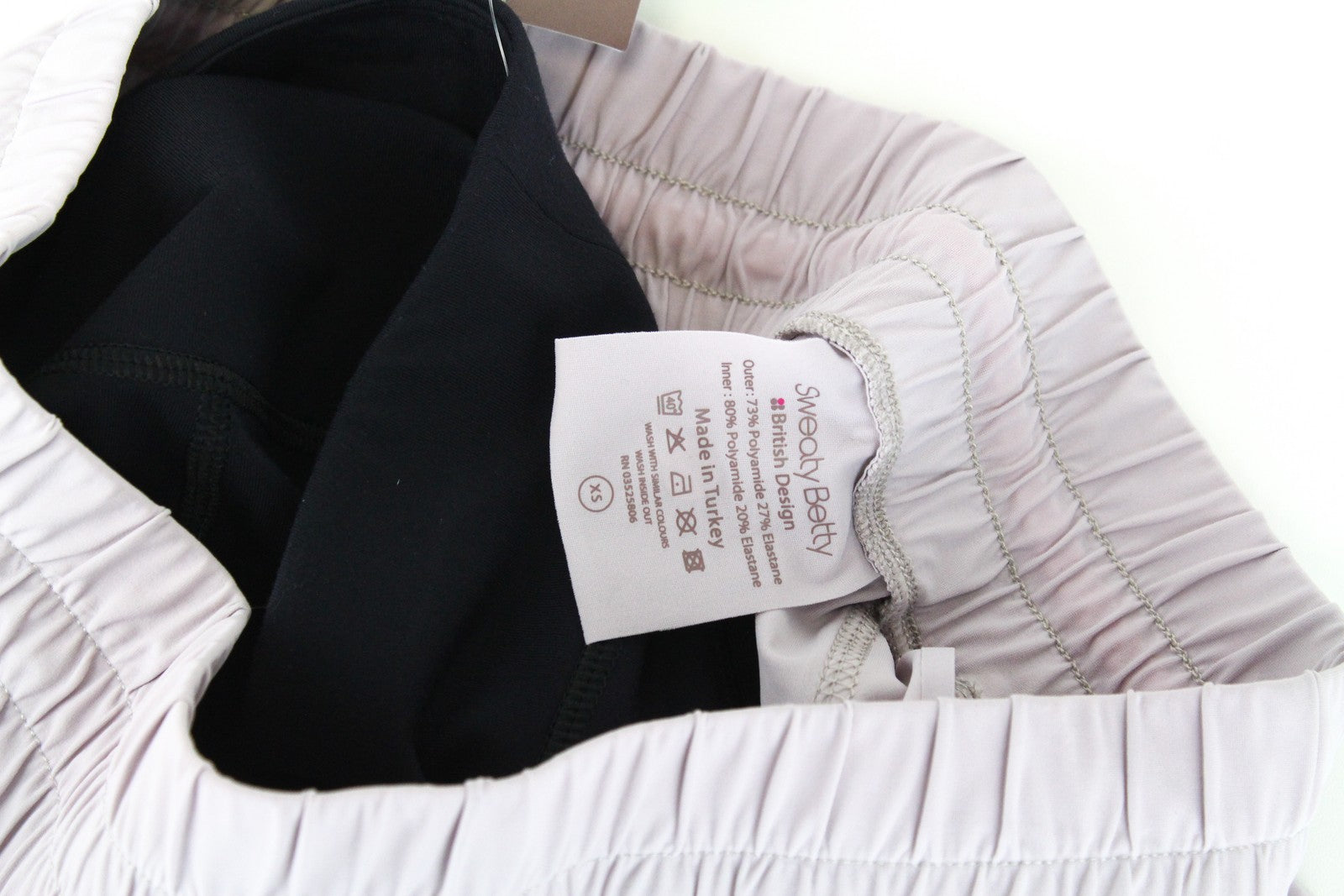 SWEATY BETTY Aerial 2in1 moteriški šortai XS, violetiniai, juodi, tamprūs, daugiasluoksniai, sportiniai 