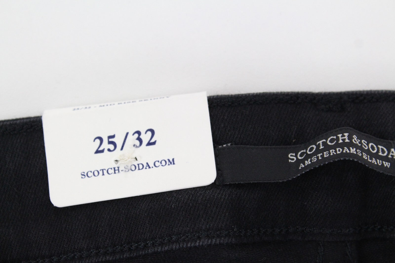 SCOTCH &amp; SODA moteriški džinsai W25/L32 Ams Blauw juodi, aptempti, tamprūs medvilniniai džinsai 