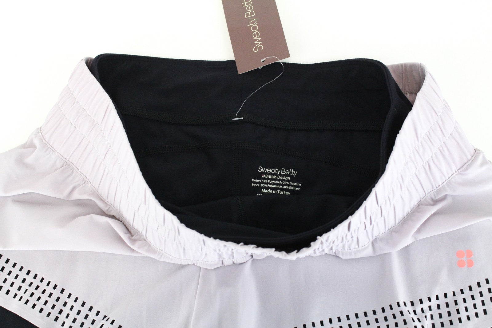 SWEATY BETTY Aerial 2in1 moteriški šortai L dydžio, violetiniai, juodi, sportinio logotipo tamprūs. 