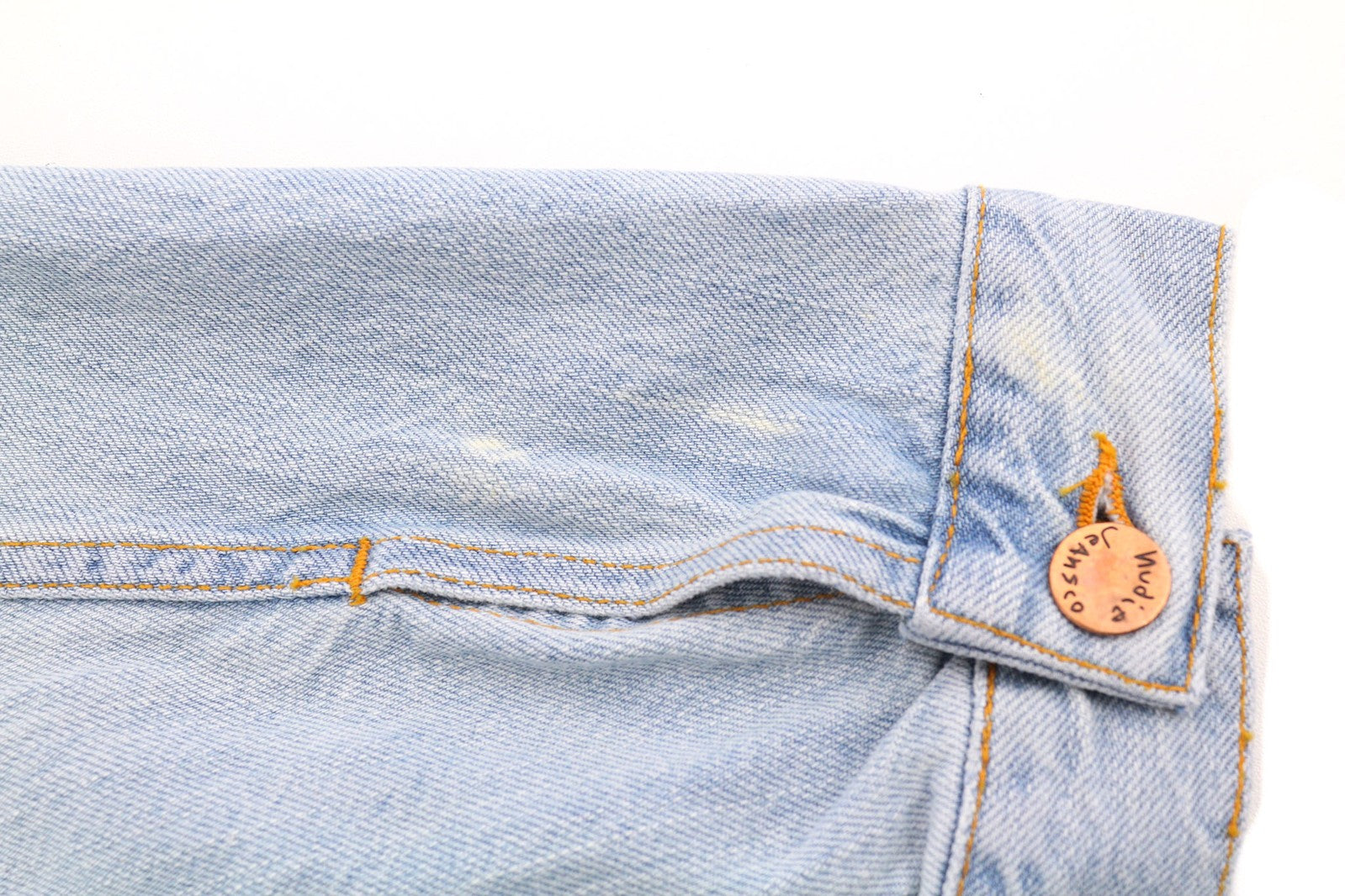 NUDIE Perry vyriška striukė M, ekologiški sūraus vandens atspalviai, sagomis užsegama kaklo džinsinio audinio logotipu 