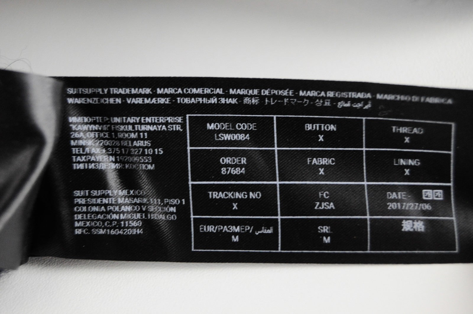 SUISTUDIO Airy moteriškas M dydžio džemperis su tamsiai mėlyna vilnos mišinio ilgarankoviu megztiniu 