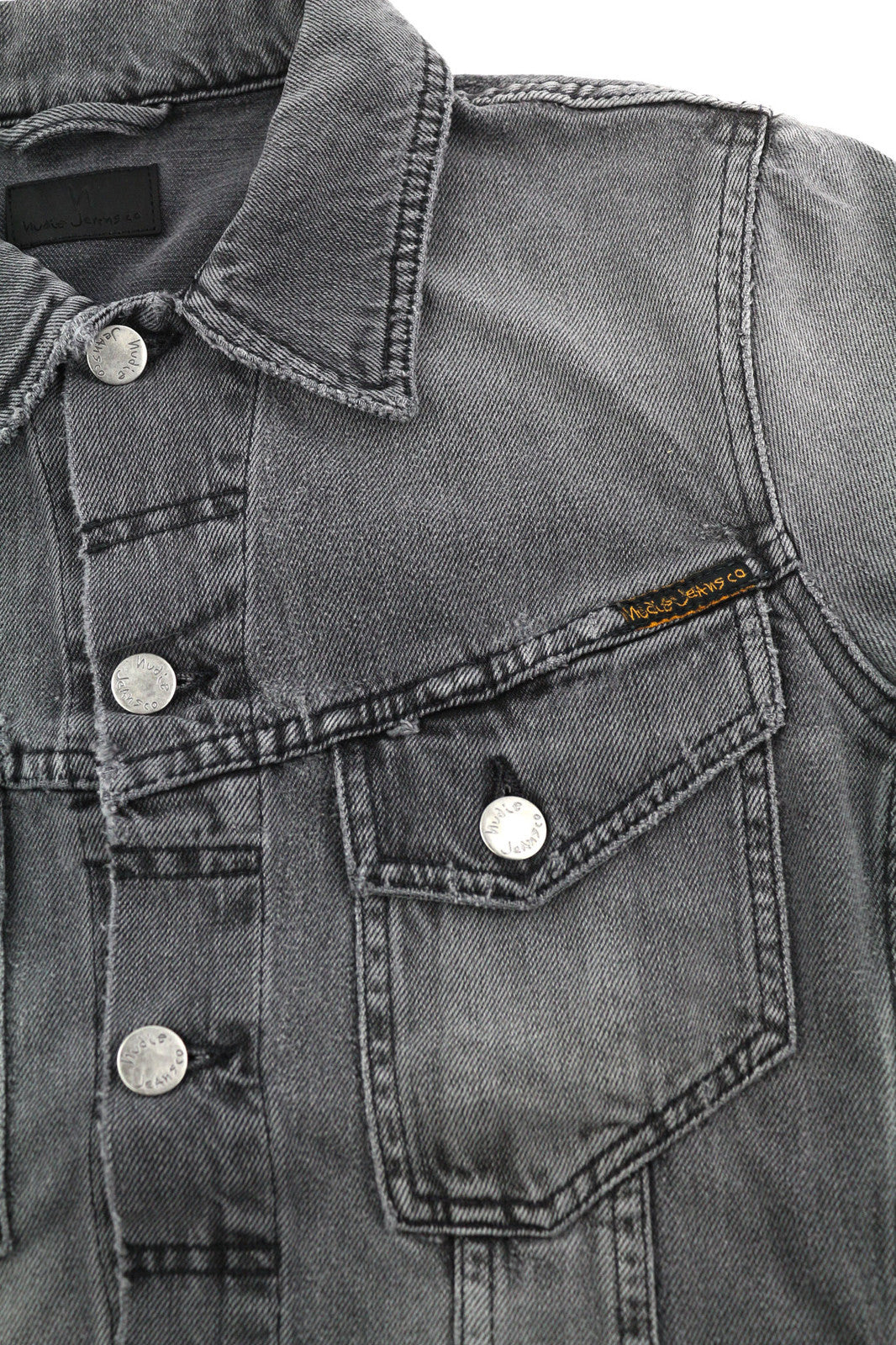 NUDIE Billy vyriška striukė XS su pamušalu, sagomis ir logotipu bei kišenėmis iš džinso. 