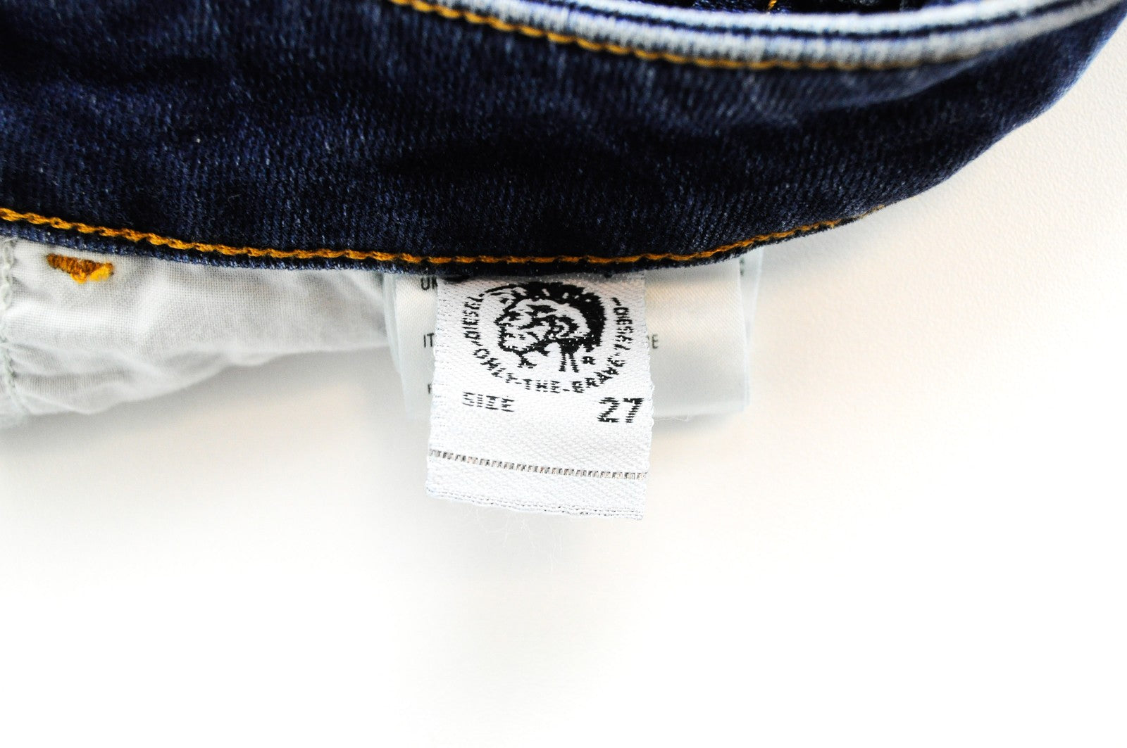 Vyriški DIESEL džinsai D-Bazer 083AZ W27/L32 mėlyni, siaurėjantys, plėšyti, tamprūs. 