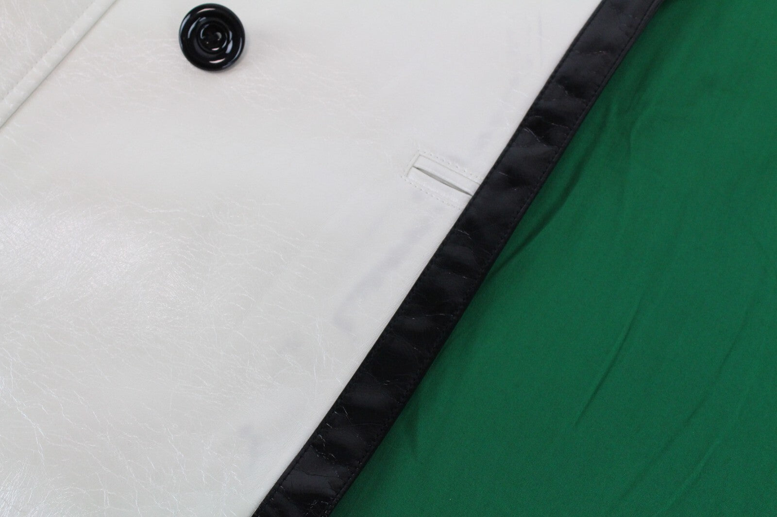 Moteriškas DIESEL Marilou paltas S, smėlio spalvos, dvieilis, su pamušalu, išpjova. RMK 400 €. 