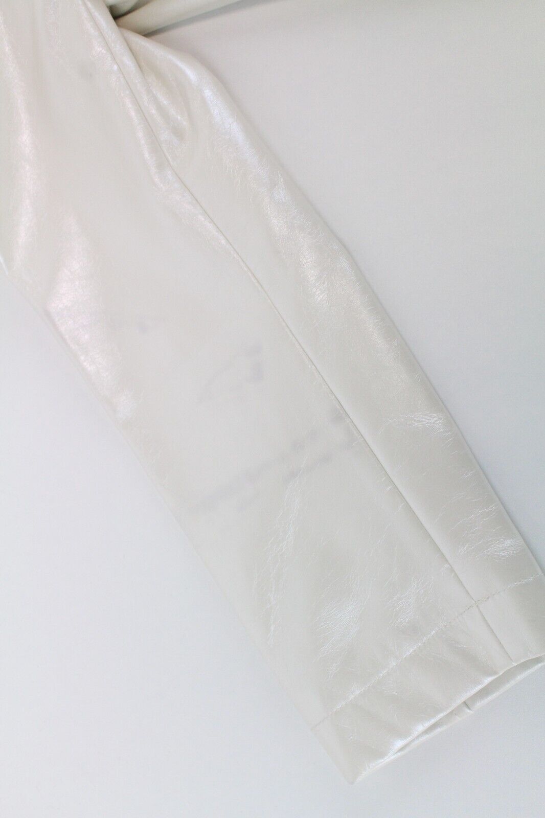 Moteriškas DIESEL Marilou paltas S, smėlio spalvos, dvieilis, su pamušalu, išpjova. RMK 400 €. 