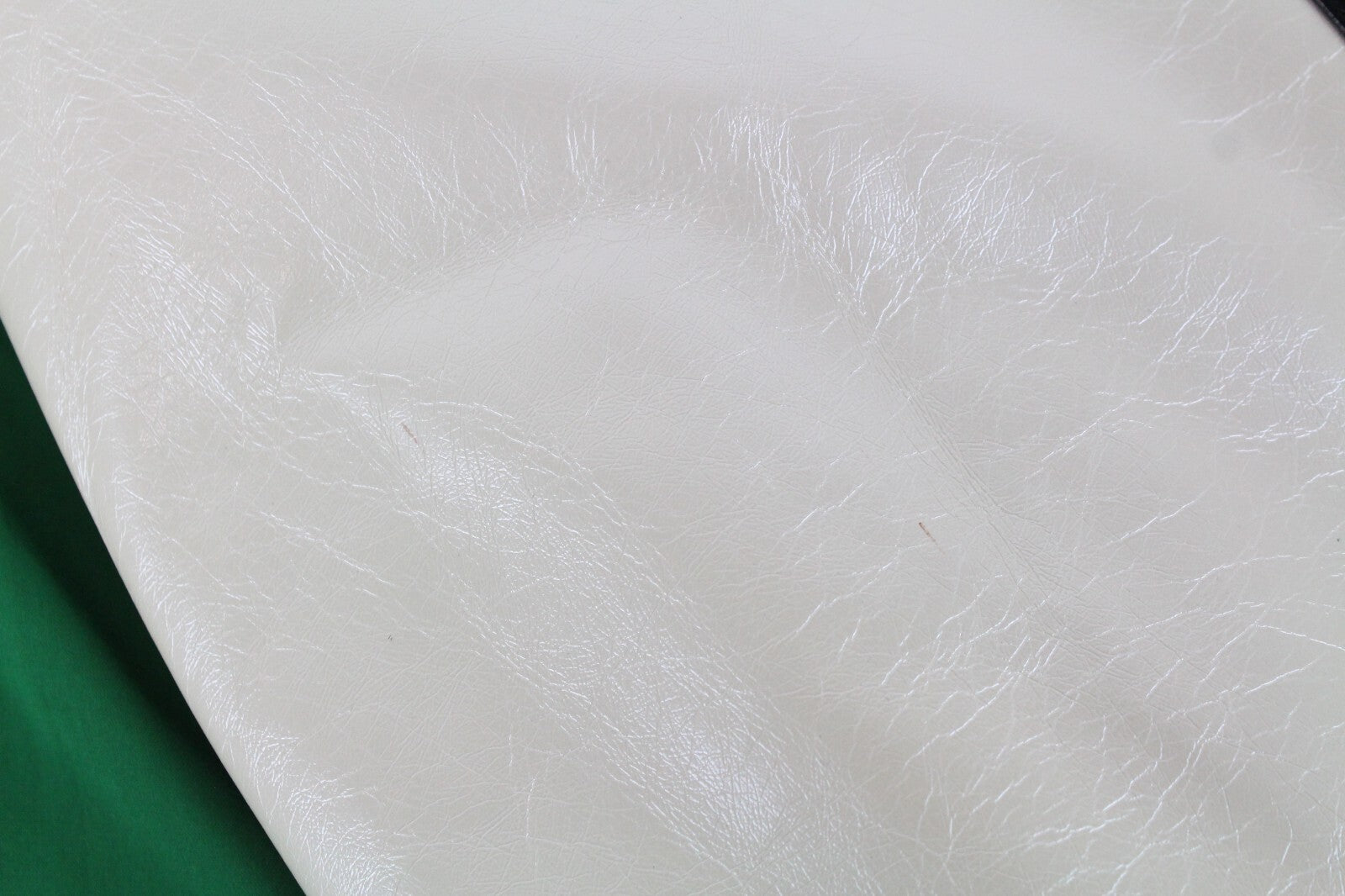 Moteriškas DIESEL Marilou paltas S, smėlio spalvos, dvieilis, su pamušalu, išpjova. RMK 400 €. 