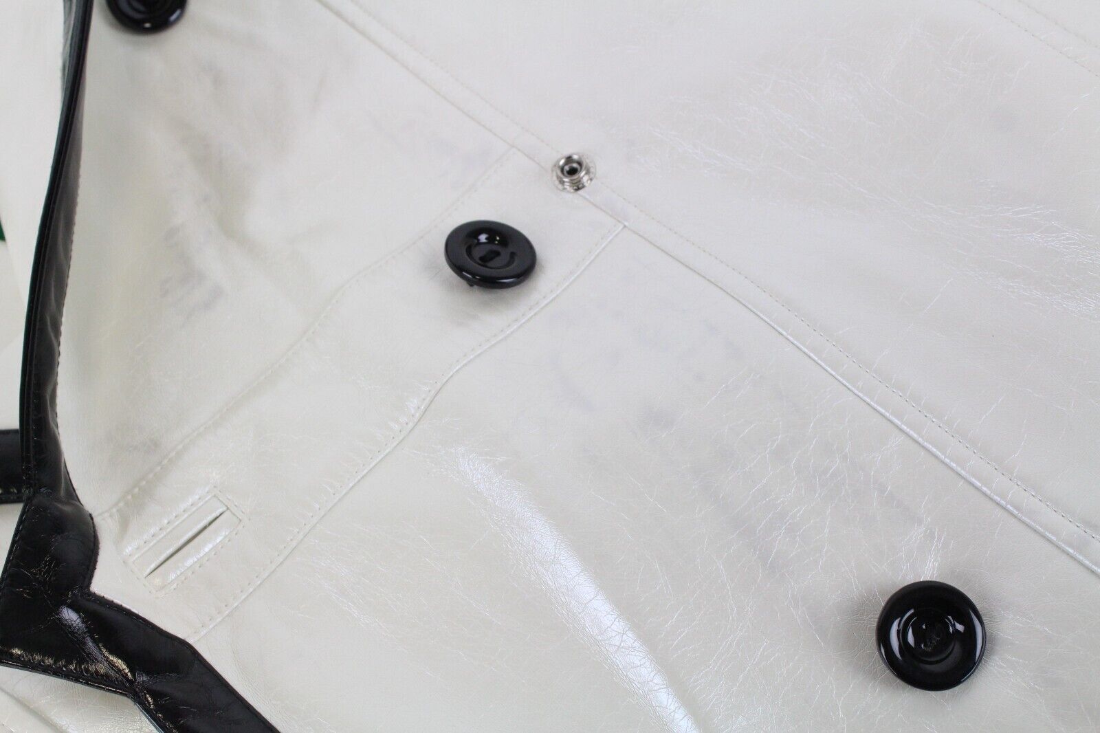 Moteriškas DIESEL Marilou paltas S, smėlio spalvos, dvieilis, su pamušalu, išpjova. RMK 400 €. 