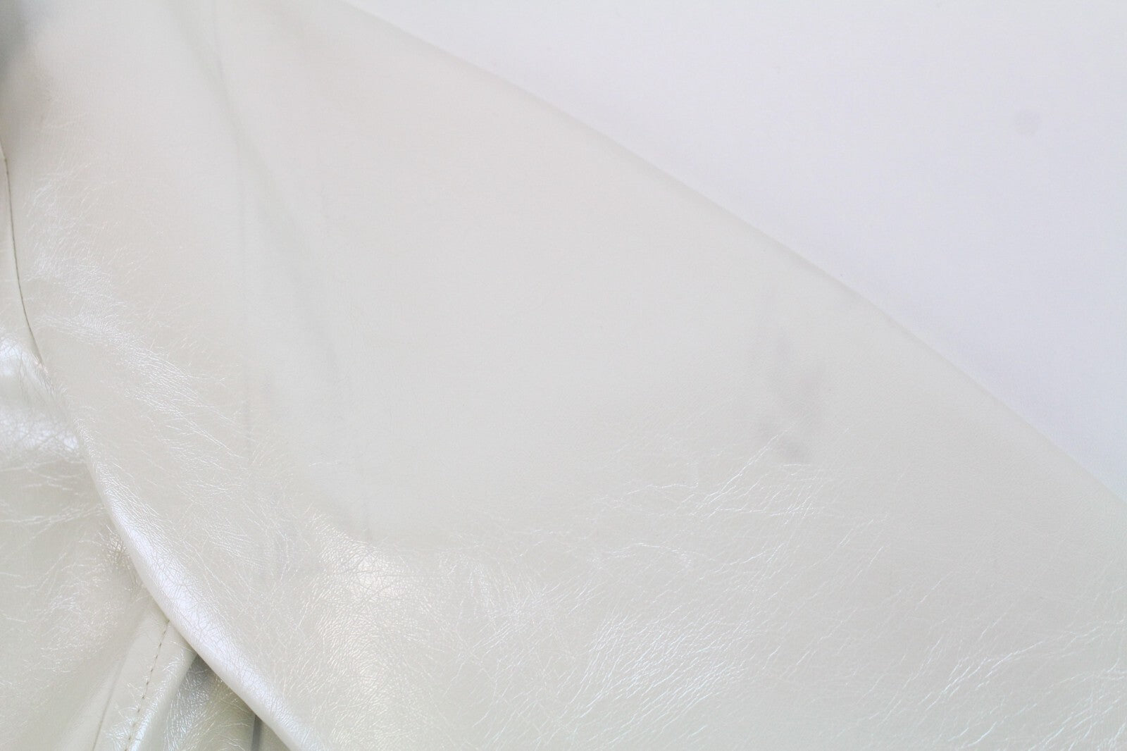 Moteriškas DIESEL Marilou paltas S, smėlio spalvos, dvieilis, su pamušalu, išpjova. RMK 400 €. 