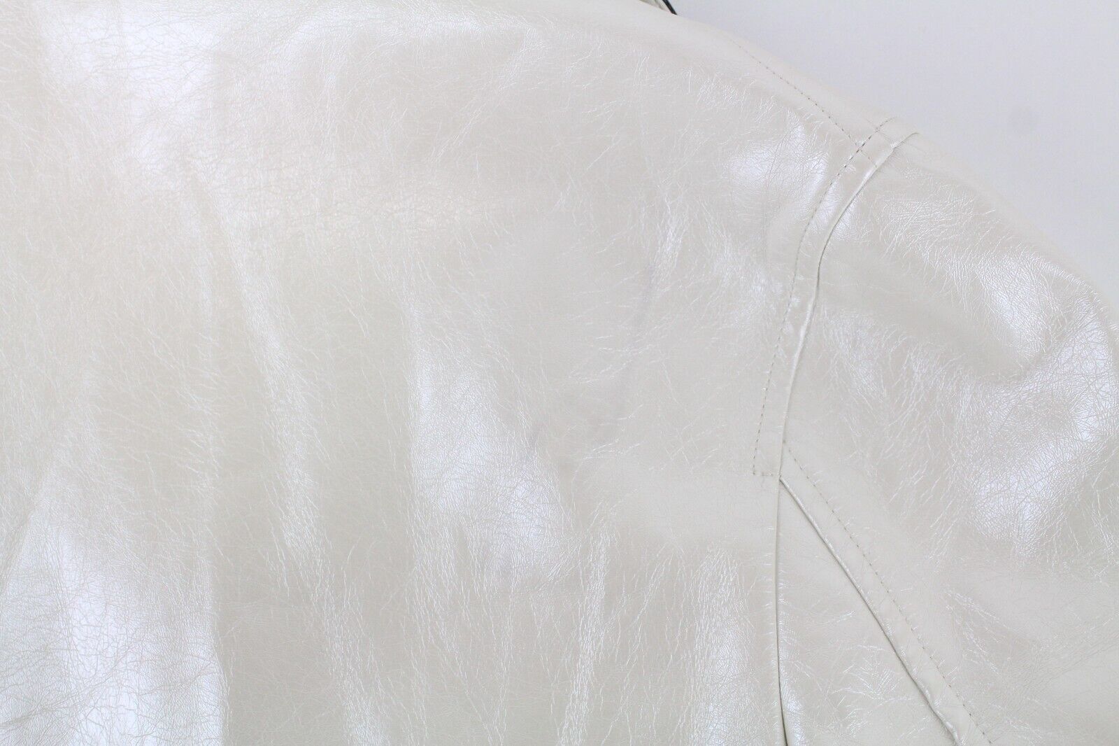 Moteriškas DIESEL Marilou paltas S, smėlio spalvos, dvieilis, su pamušalu, išpjova. RMK 400 €. 