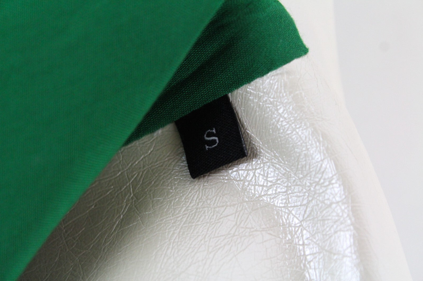 Moteriškas DIESEL Marilou paltas S, smėlio spalvos, dvieilis, su pamušalu, išpjova. RMK 400 €. 