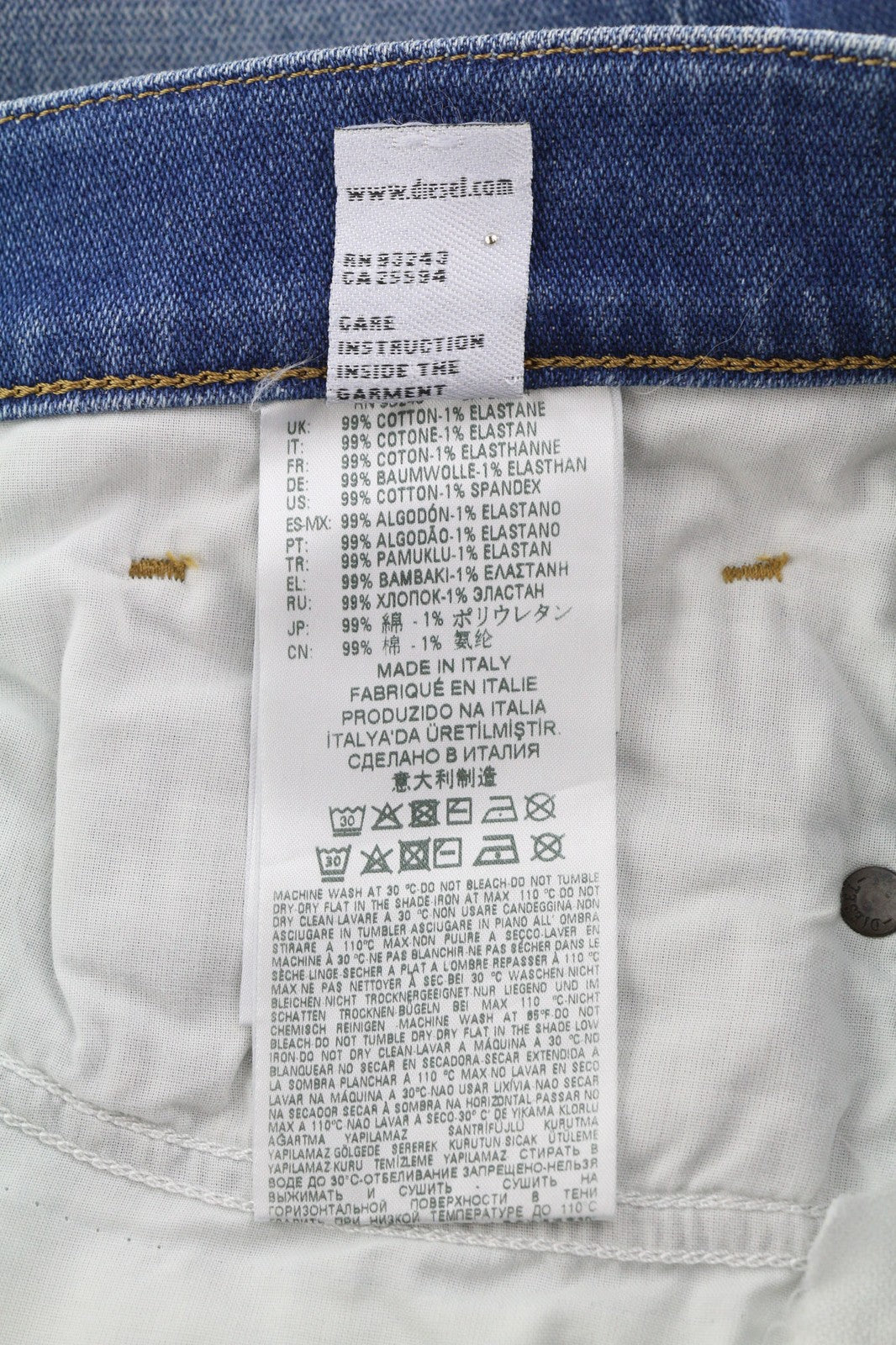 DIESEL Tepphar 009JU vyriški džinsai W32/L32 Slim, tamprūs, skalbto džinso mėlynumo, rekomenduojama kaina – 200 € 