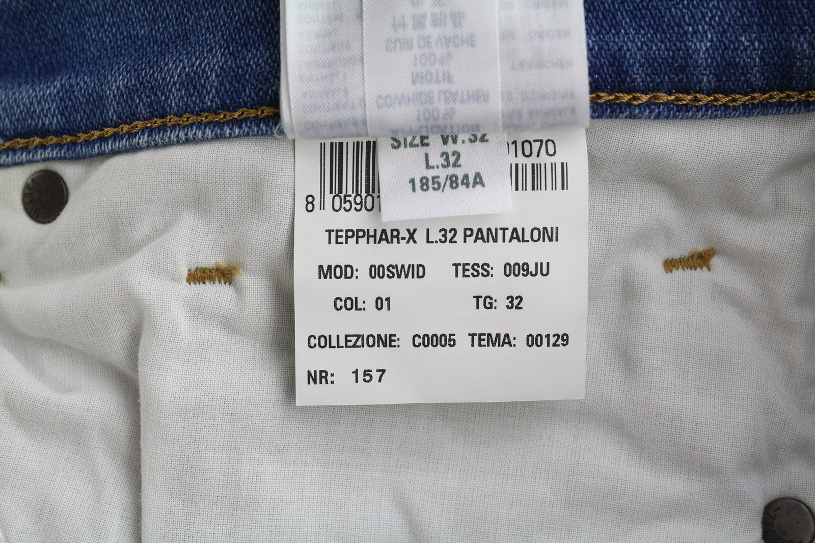 DIESEL Tepphar 009JU vyriški džinsai W32/L32 Slim, tamprūs, skalbto džinso mėlynumo, rekomenduojama kaina – 200 € 