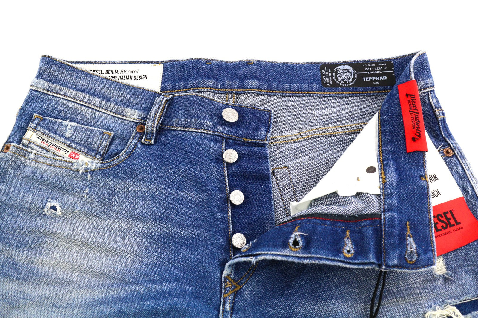 DIESEL Tepphar 009JU vyriški džinsai W32/L32 Slim, tamprūs, skalbto džinso mėlynumo, rekomenduojama kaina – 200 € 