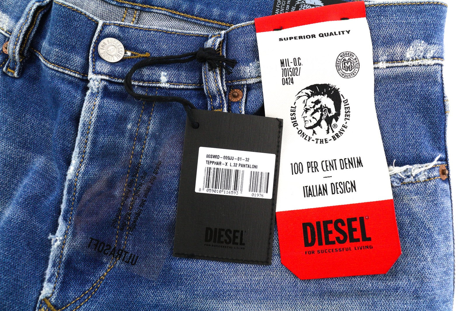 DIESEL Tepphar 009JU vyriški džinsai W32/L32 Slim, tamprūs, skalbto džinso mėlynumo, rekomenduojama kaina – 200 € 